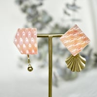 ガラスと真鍮パーツの耳にぴったりするイヤリング　 Glass and Brass Clip-on earrings