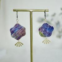 ガラスと真鍮パーツのゆらゆらピアス（金具変更可能）　　Glass and brass swing earrings