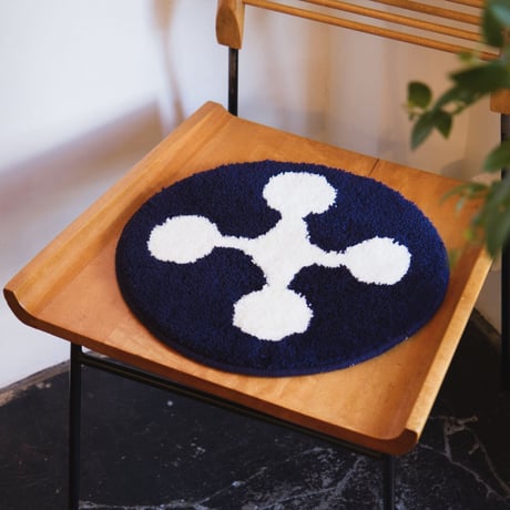 Keita Miyairi 椅子敷き”コンパス”