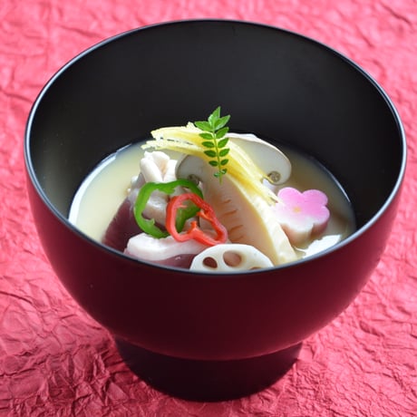 漆塗り食洗機に入る雑煮椀