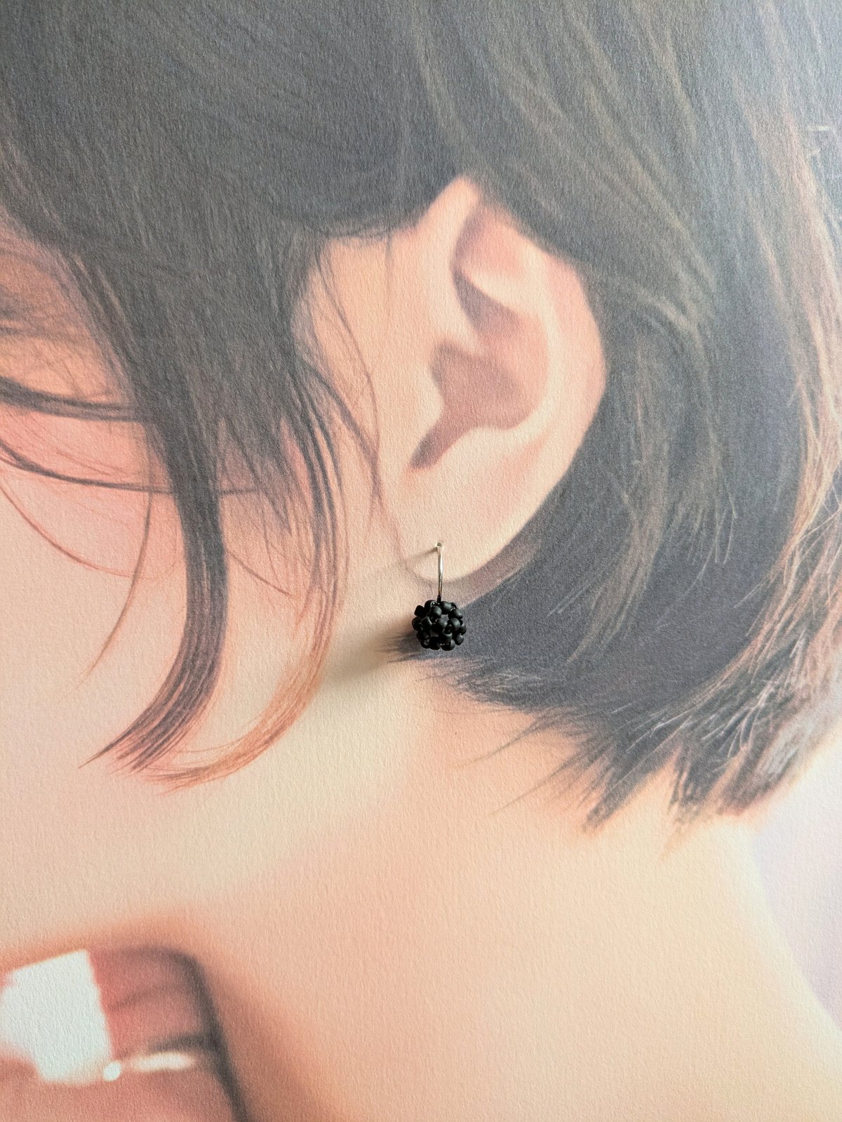 ガラスビーズボール ピアス イヤリング KURO | madam＊akaneeze