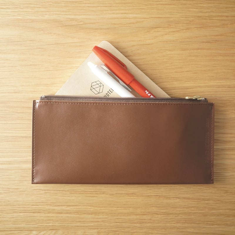 dünn パスポート＆ペンケース（限定カラー｜ブラウン） | DIALOG