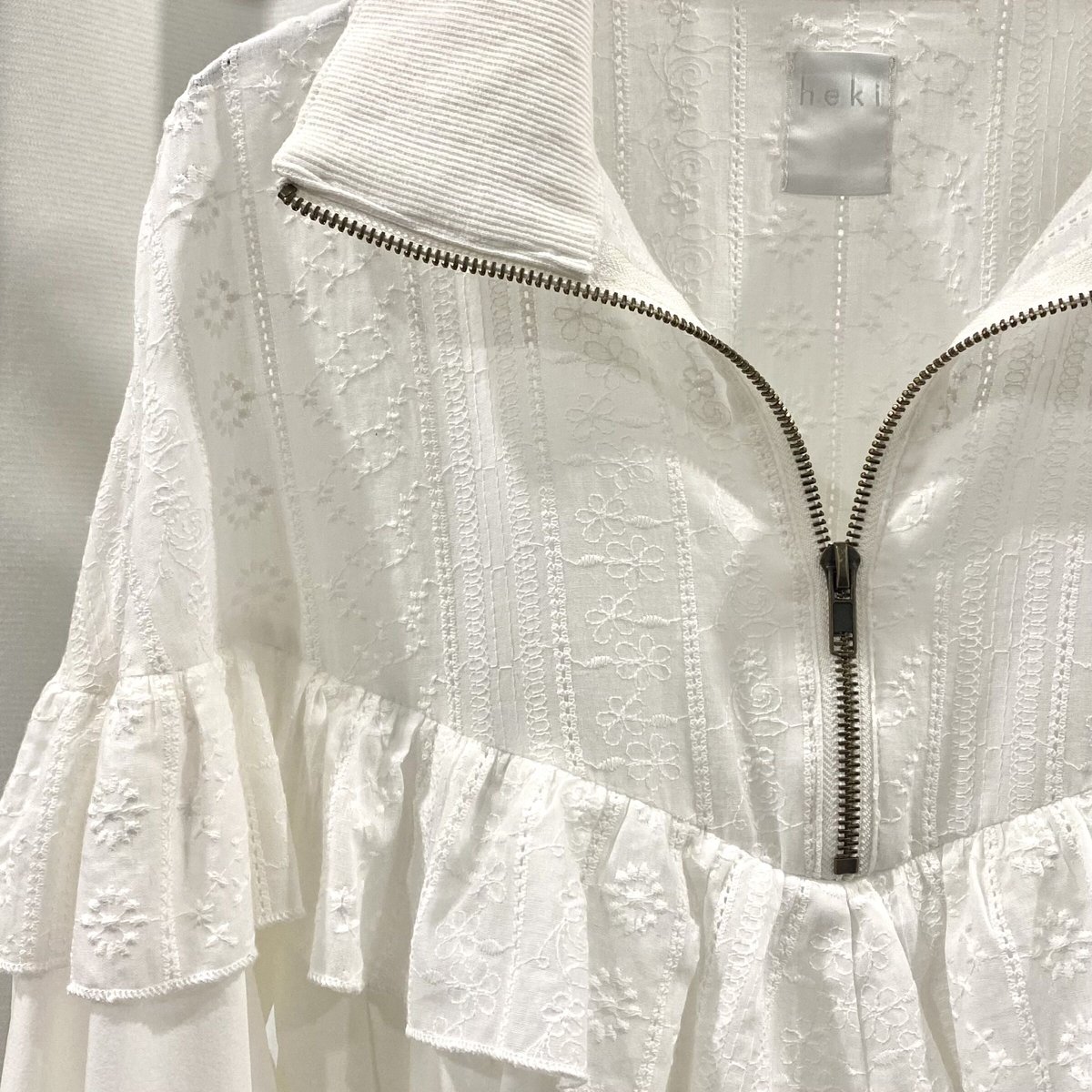 half zip frill blouse | heki