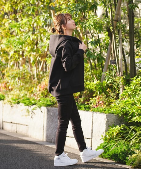 【超撥水】フードが立つ上質素材を使用したZIP UPパーカー／Raglan Zip Hooded Sweatshirt Black