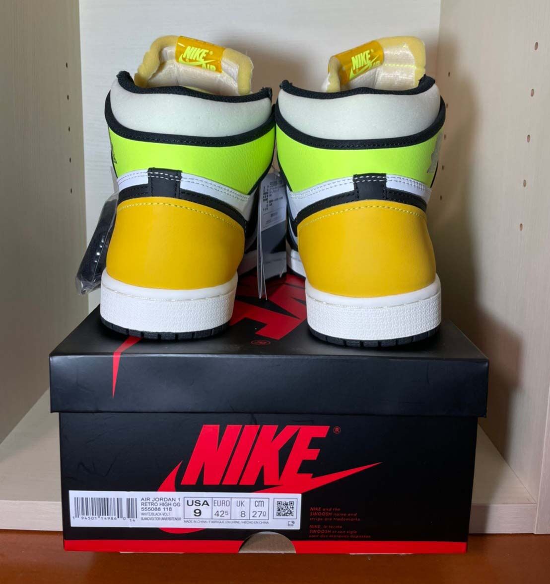 AIR JORDAN1 RETRO HIGH OG VOLT GOLD - 靴