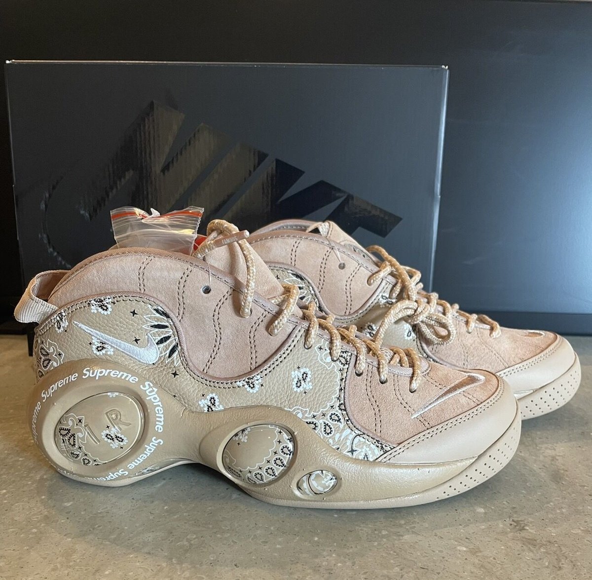 新品未使用】国内正規 NIKE SUPREME ZOOM FLIGHT 95