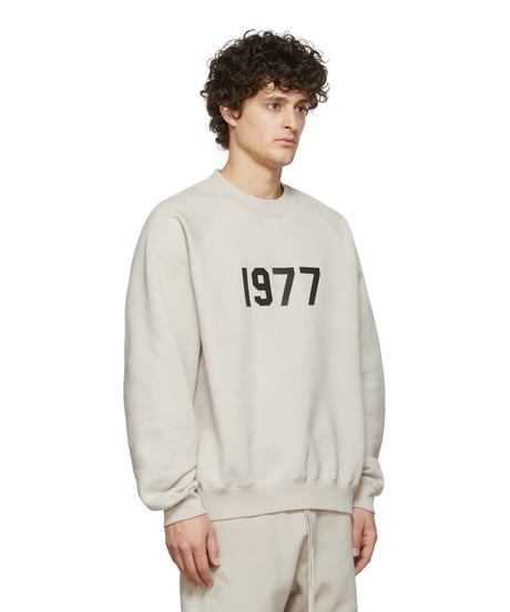 【本物・新品・送料込み】ESSENTIALS Beige '1977' Relaxed Sweatshirt クルーネックスウェットシャツエッセンシャル