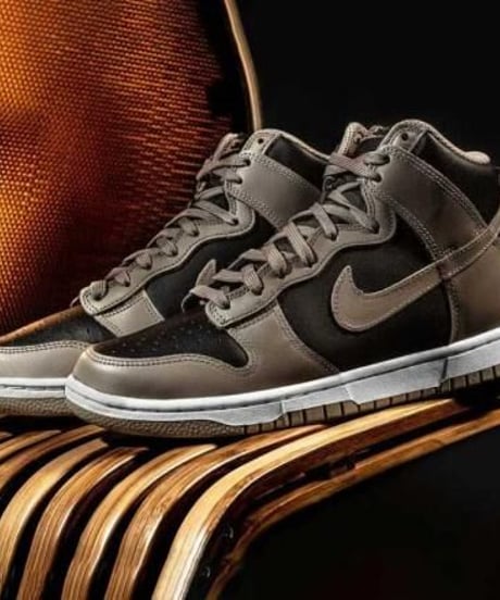 【送料込/最安値】NIKE WMNS DUNK HIGH BLACK/MOON FOSSIL-BLACK