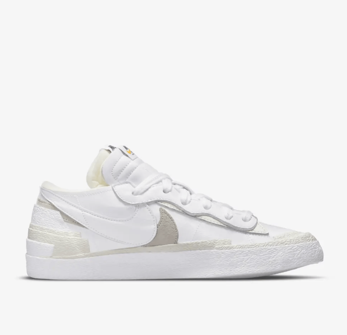 送料込/国内最安値】新品NIKE BLAZER LOW/SACAI White Patent
