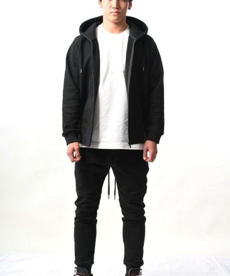 【完売御礼・再入荷ナシ】Slim-fit Tapered Sweat Pants BLK　19S-202