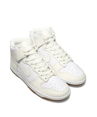 【定価以下／激安販売】NIKE  WMNS DUNK HIGH ホワイトセイルガムソールWHITE/SAIL-GUM MED BROWN
