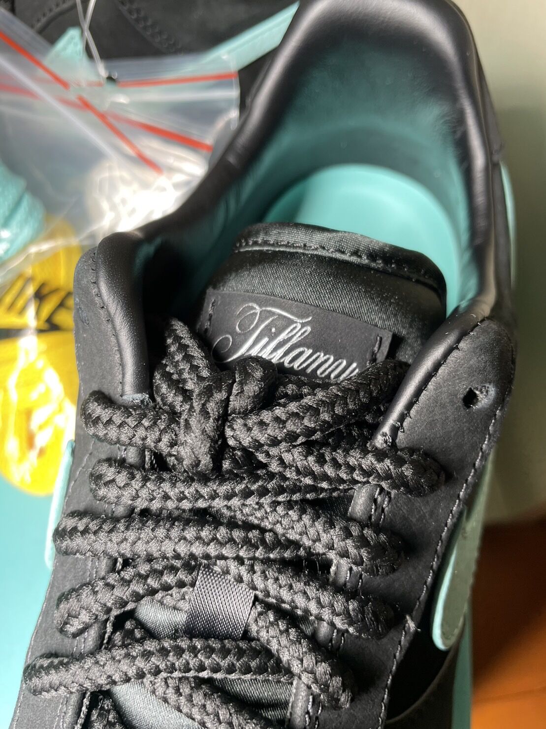 送料込/国内最安値に挑戦!】新品未使用Tiffany & Co. × Nike 送料込/国内最安値に挑戦!】新品未使用Tiffany & Co. × Nike