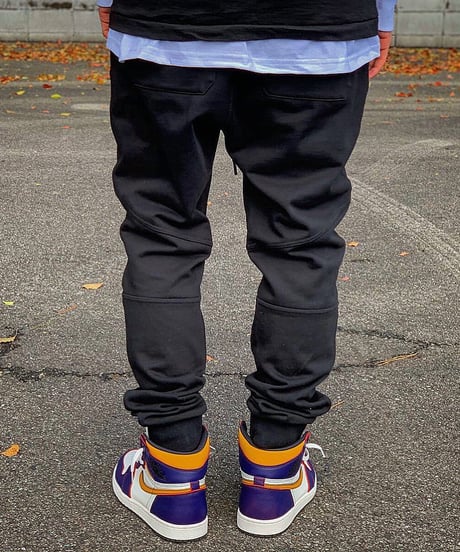 【完売御礼・再入荷ナシ】Slim-fit Tapered Sweat Pants BLK　19S-202