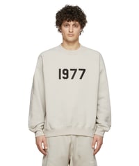 【本物・新品・送料込み】ESSENTIALS Beige '1977' Relaxed Sweatshirt クルーネックスウェットシャツエッセンシャル