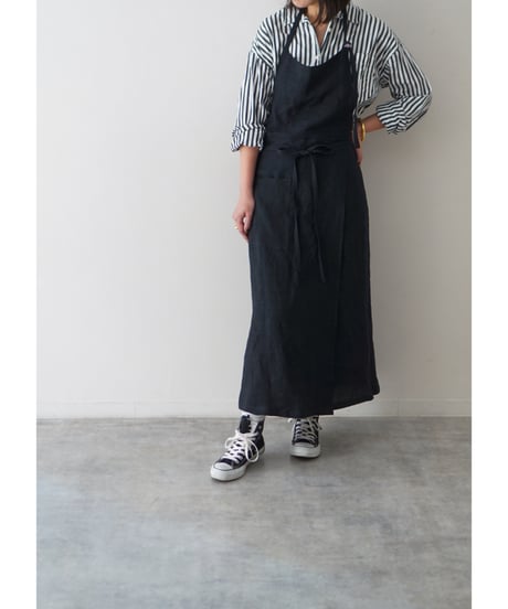 首掛けスリットエプロン　ブラック