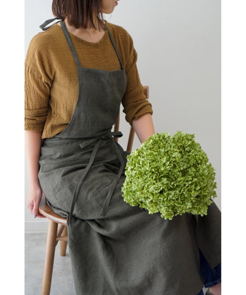 スリットエプロン ダークカーキ | E'PICE