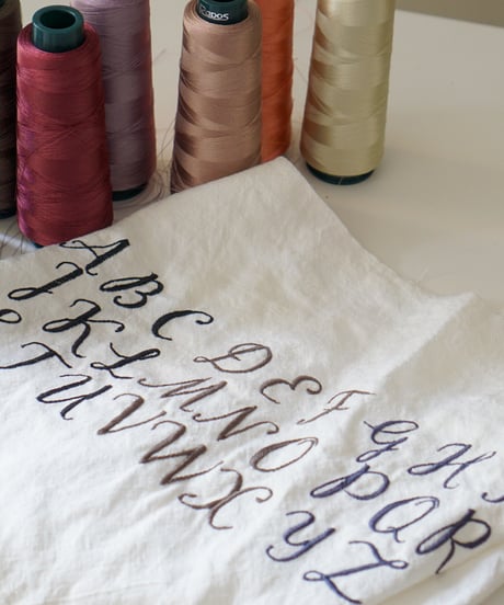 イニシャル刺繍◆①アルファベットと位置選択◆刺繍①と②色選択を一緒にご注文ください