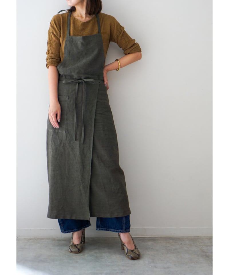 スリットエプロン ダークカーキ | E'PICE