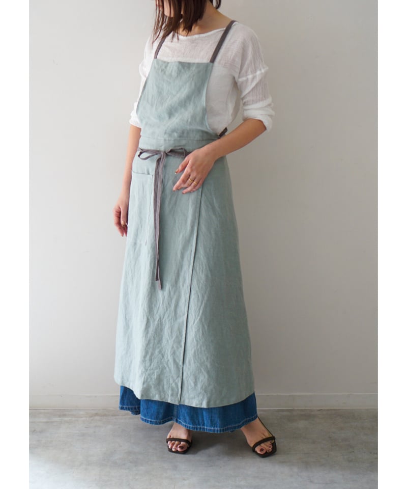 バイカラースリットエプロン 2025AW限定色ペールグリーン | E'PICE