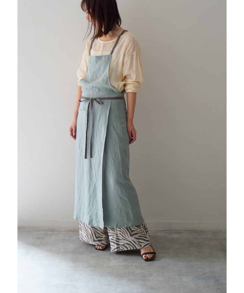 バイカラースリットエプロン 2025AW限定色ペールグリーン | E'PICE