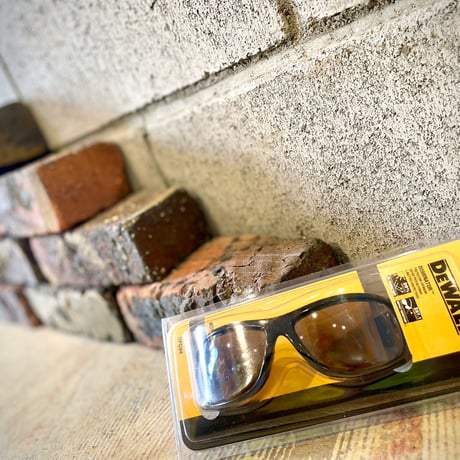 DEWALT「safety glass」