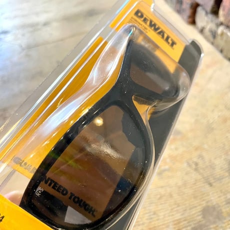 DEWALT「safety glass」