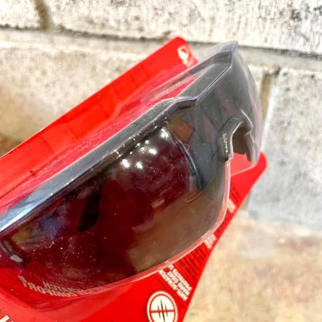 MILWAUKEE「anti scratch safety glass」