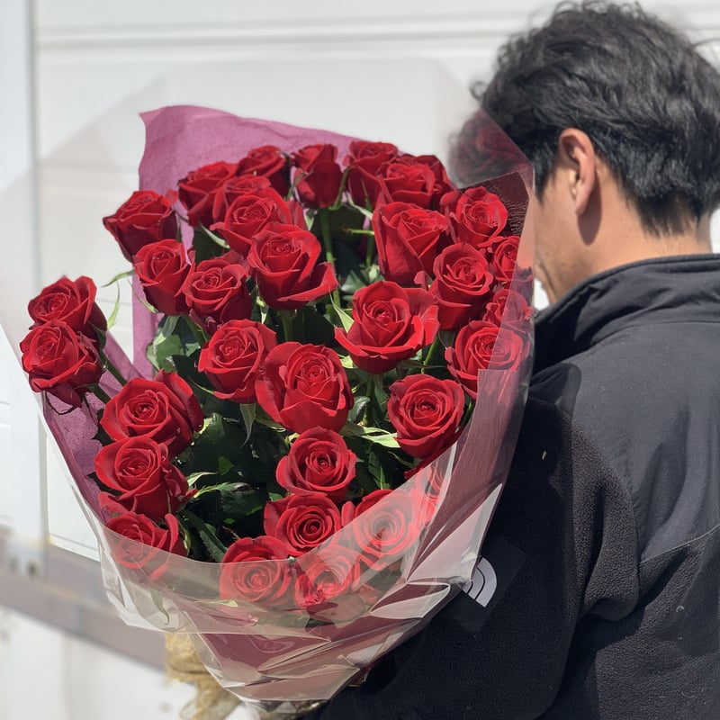 33本ピンクバラブーケ　プレゼント お祝い 枯れない花 永生薔薇　特別な人へ 33本の赤い薔薇のオーダーブーケ（生花） | Hanamichi Flower