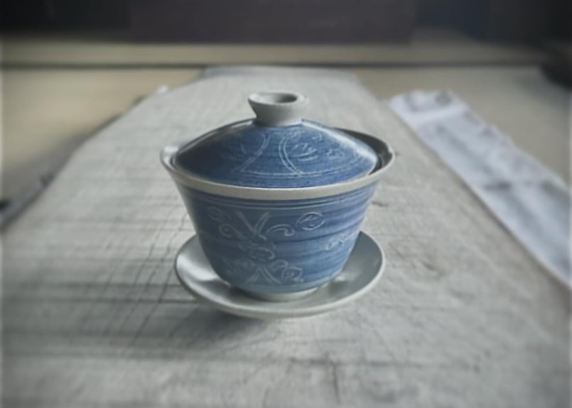 枝月窯 齋藤有希子 牡丹唐草蓋碗 藍 | 岳間茶寮 好信楽