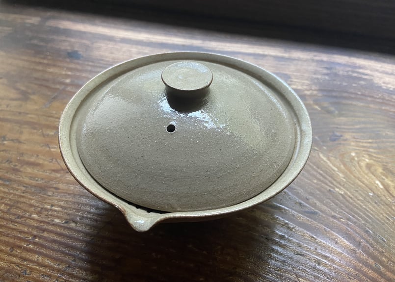 好信楽別注 枝月窯/齋藤有希子 茶釉宝碗「Mana」 | 岳間茶寮 好信楽