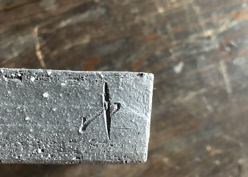 枝月窯 齋藤 有希子 / 黒土焼締 四方鉢 STONE | 岳間茶寮 好信楽