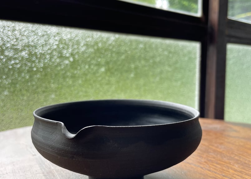 枝月窯 齋藤有希子 黒土焼締後炭化湯冷まし/STONE | 岳間茶寮 好信楽