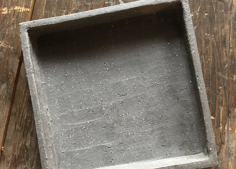 枝月窯 齋藤 有希子 / 黒土焼締 四方鉢 STONE | 岳間茶寮 好信楽