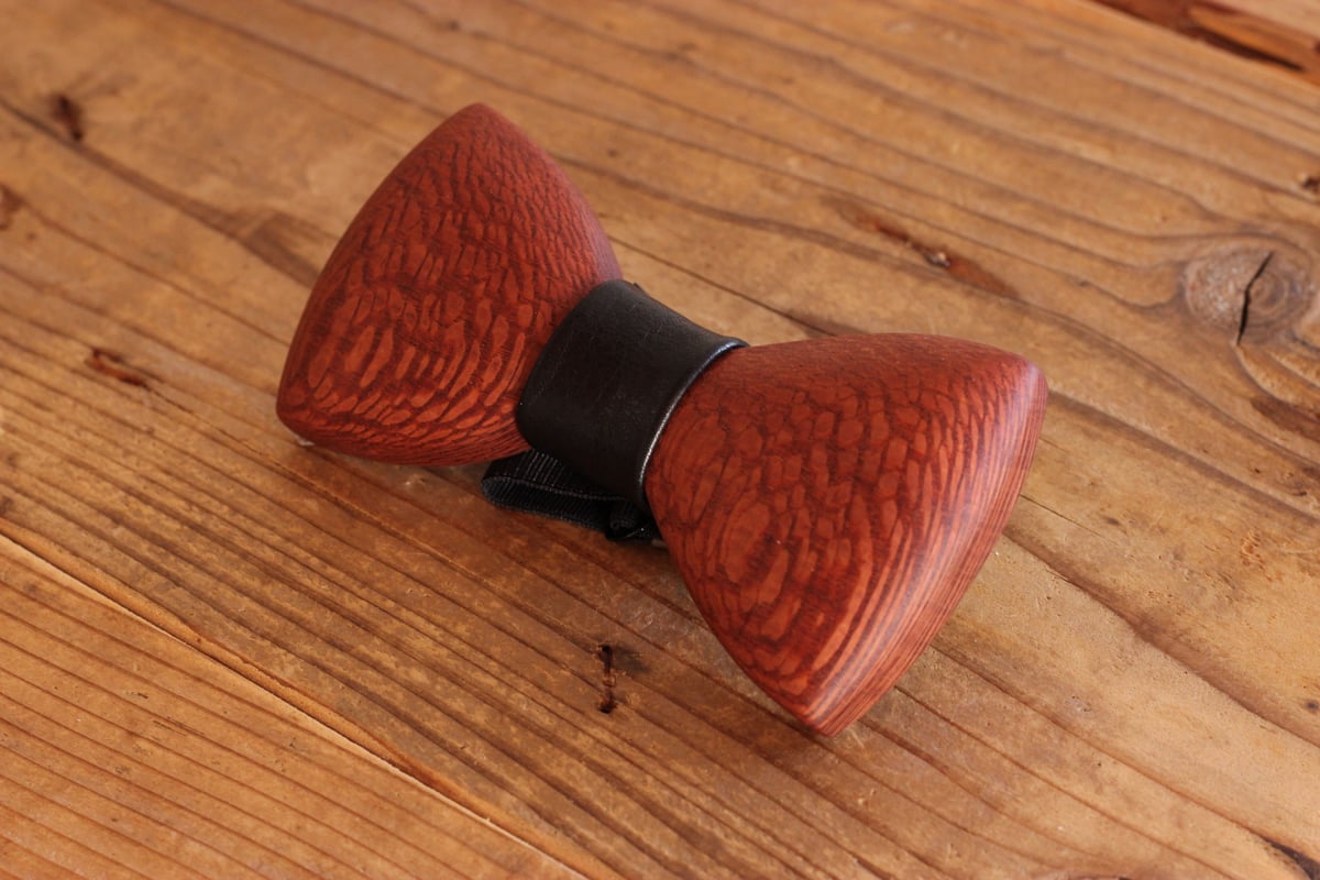 木製蝶ネクタイ　1個 ハンドメイド 黒柿、青森ヒバ、杉等 fit=scale-down,w=1200