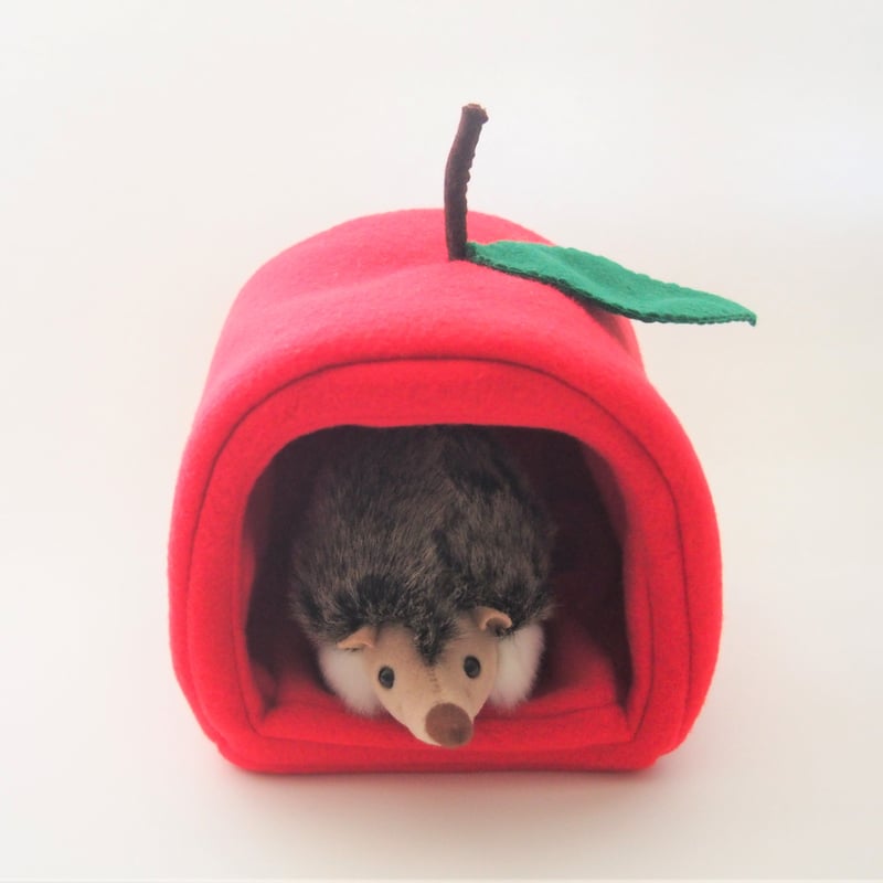 はりねずみさんのふんわりベッド りんご | あとりえもぐ