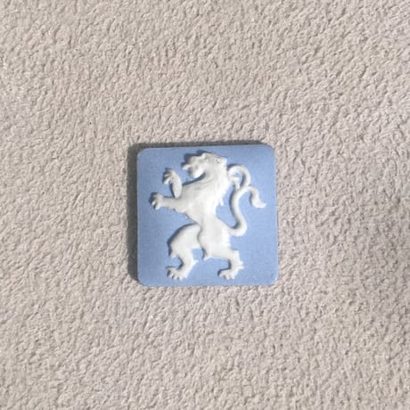 STANDFING TIGER  LIGHT BLUE