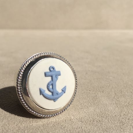 ANCHOR  WHITE
