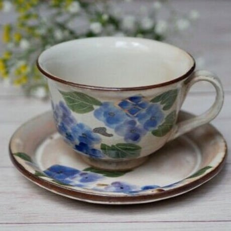 コーヒー碗皿　紫陽花（お皿：タタラ）
