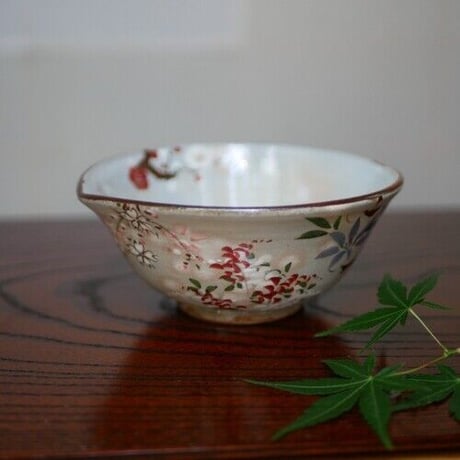 編み笠鉢　四季草花（梅・桜・鉄線・萩）