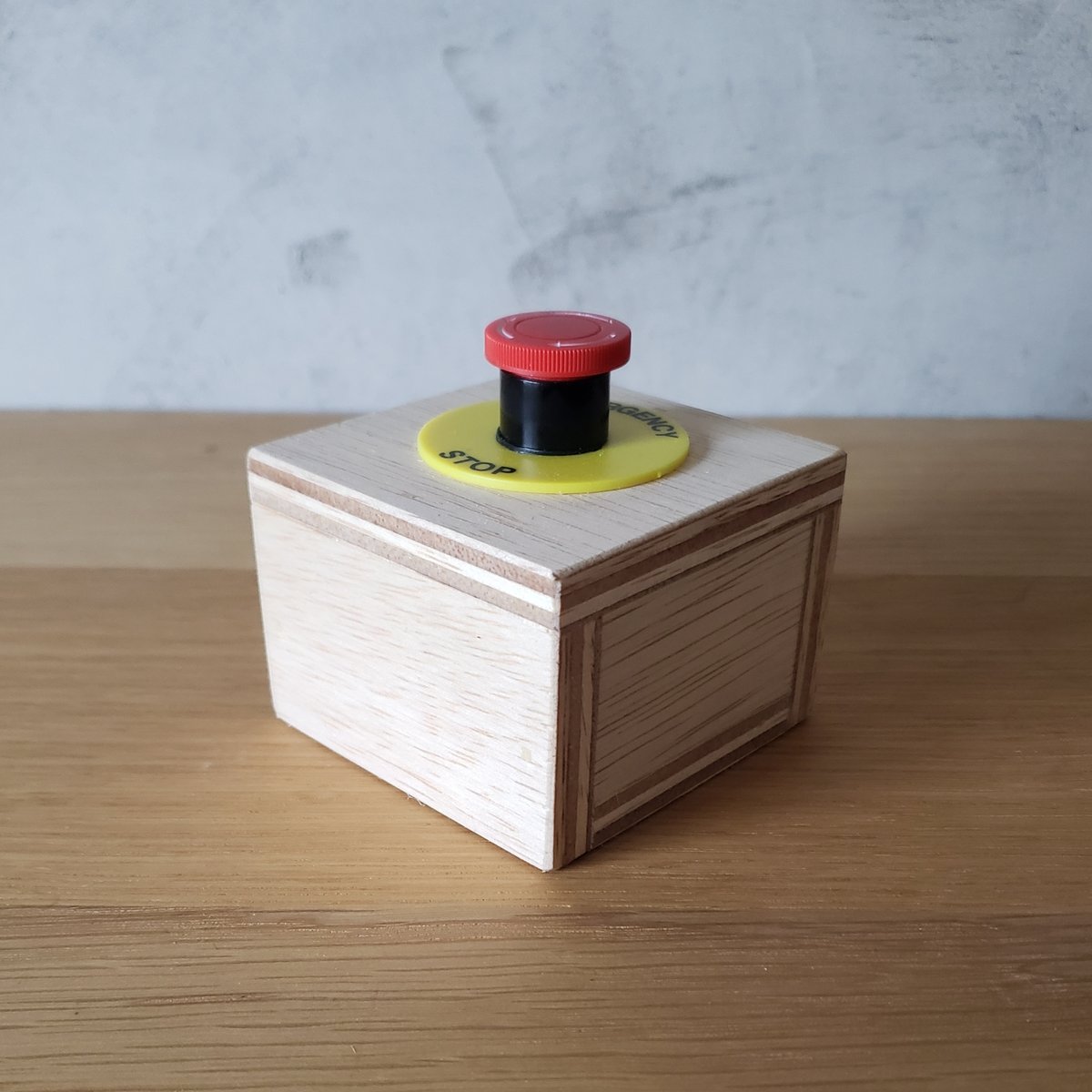 SWITCH BOX TOY｜非常ボタン | NEWDAYS FACTORY｜ニューデイズ