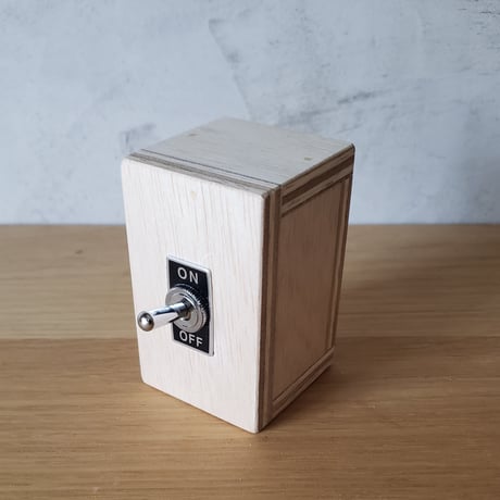 SWITCH BOX TOY｜トグルスイッチ ブラック