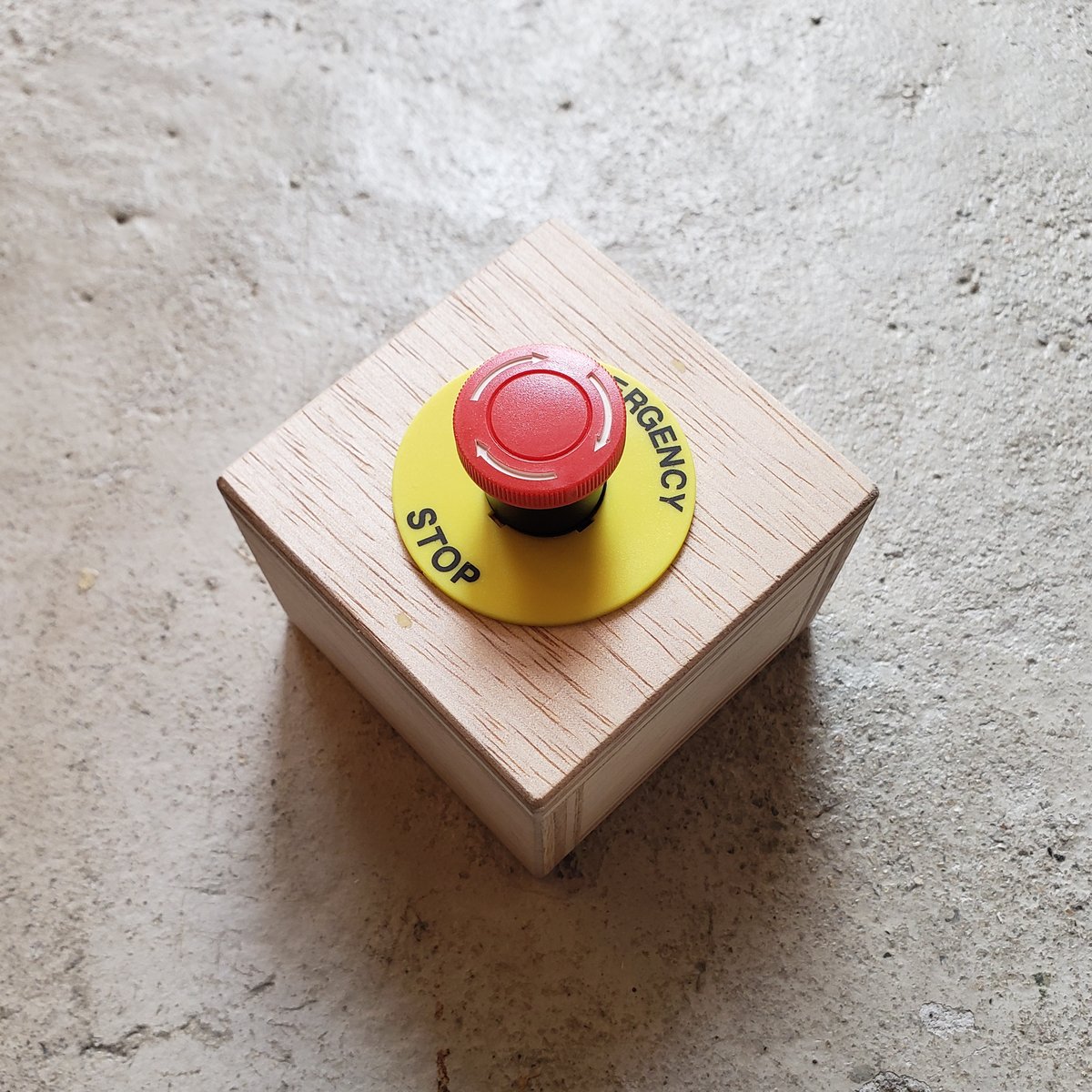 SWITCH BOX TOY｜非常ボタン | NEWDAYS FACTORY｜ニューデイズ