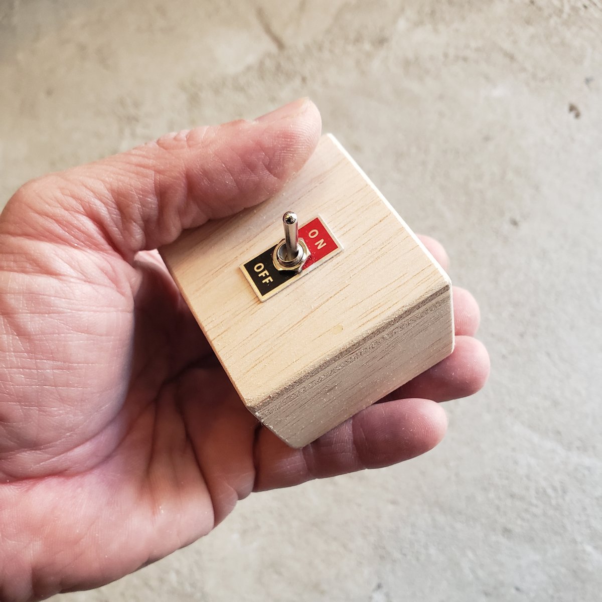 おもちゃ NEWSwitch SWITCH BOX TOY｜トグルスイッチミニ | NEWDAYS FACTORY｜ニュー