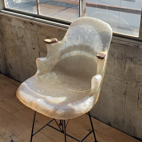 FRP  ANTLER  CHAIR (角の椅子)