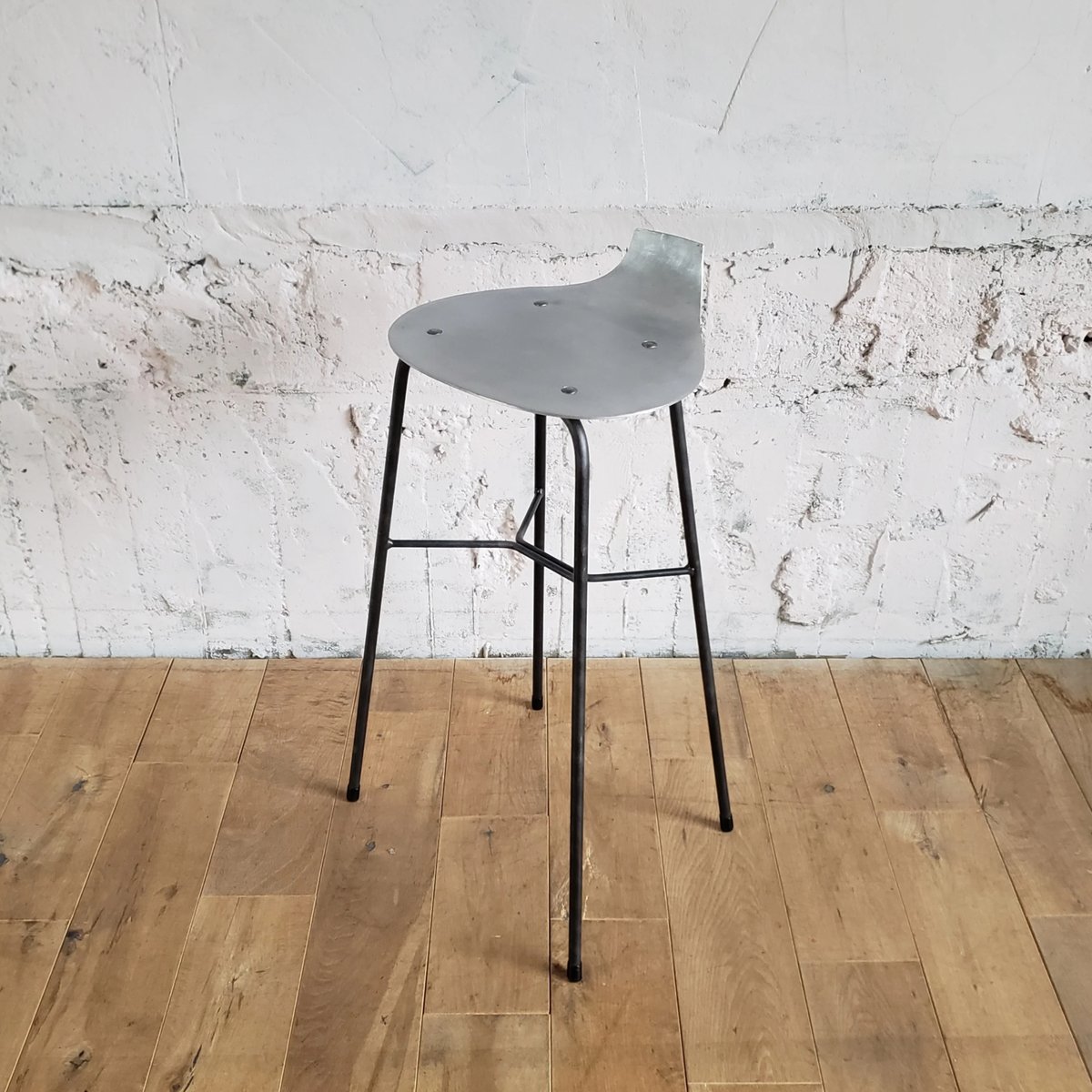 アルミハイスツール Onion high stools(玉葱型のハイスツール) | NEWD