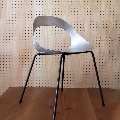 アルミチェア　DARUMA Chair(達磨型の椅子)