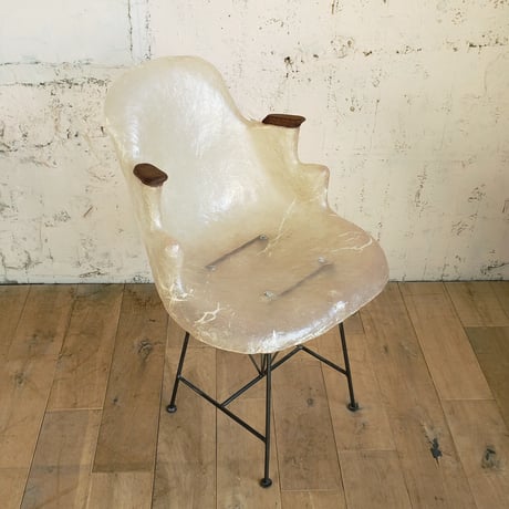 FRP  ANTLER  CHAIR (角の椅子)