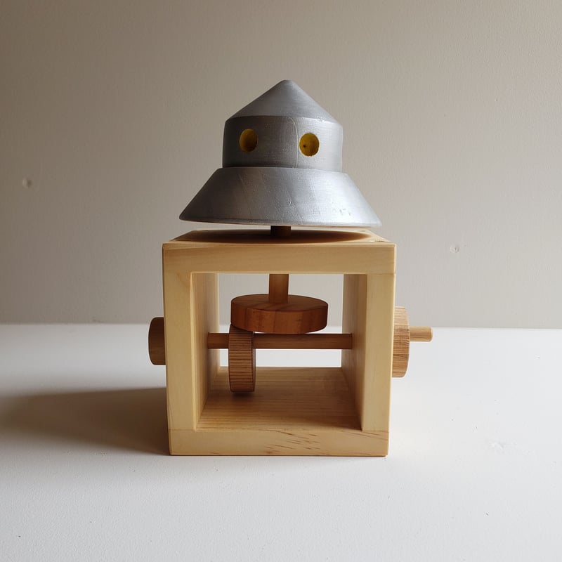 手回しの木のおもちゃ／UFO | NEWDAYS FACTORY｜ニューデイズ ファクトリー