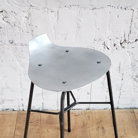 アルミハイスツール　Onion  high stools(玉葱型のハイスツール)