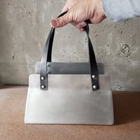 アルミのハンドバッグ